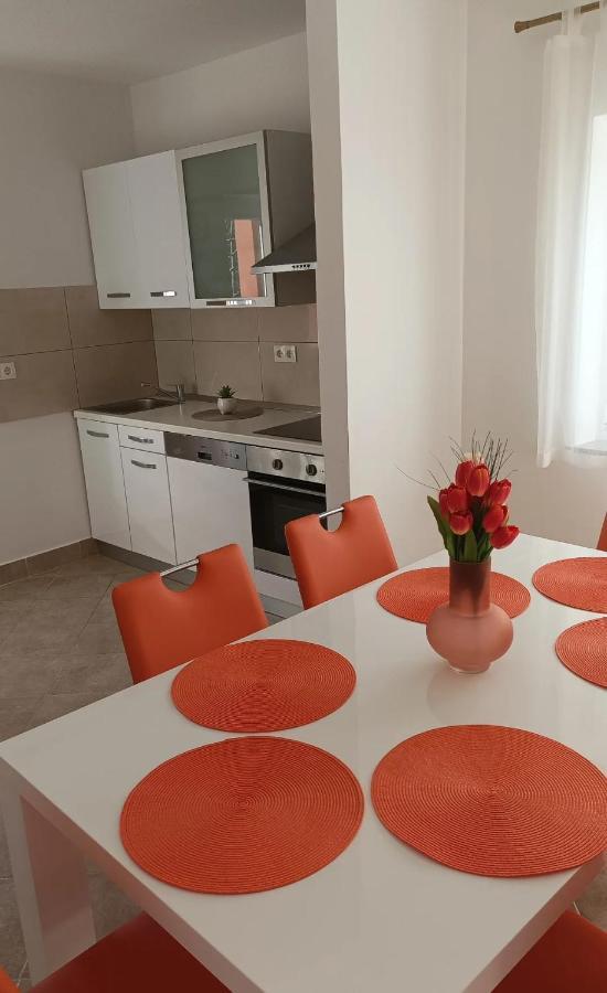 Family Apartments Tomy Punat Eksteriør bilde